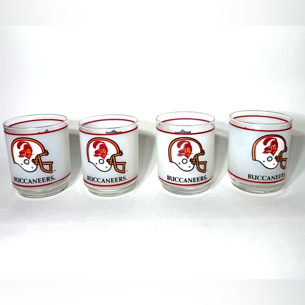 Tampa Bay Buccaneers set of 4 frosted vintage glasses with 80’s Bucco Bruce logo